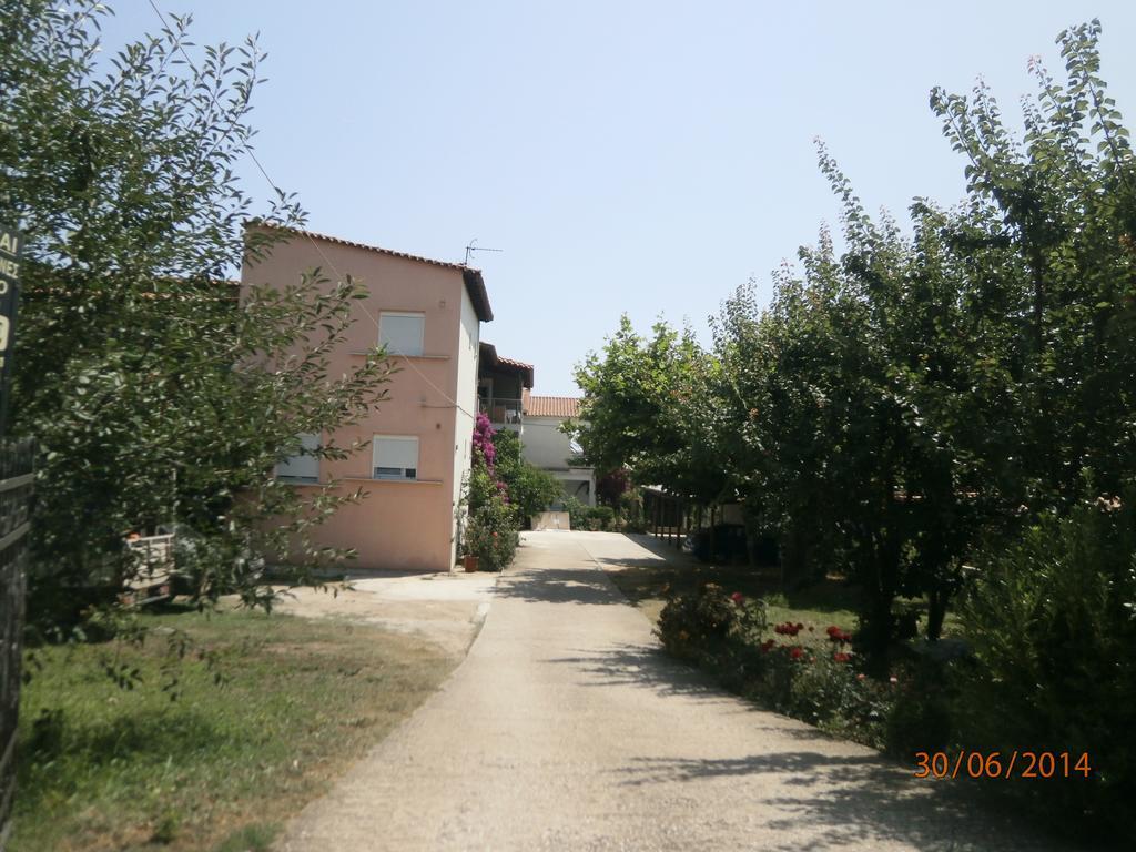 אגיאקמפוס Ioannis Avrades Apartments מראה חיצוני תמונה